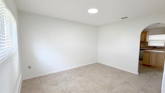 Building Photo - 531 Clancy St
