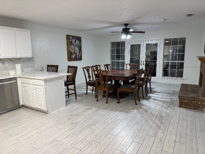 Building Photo - 2066 Vista Dr