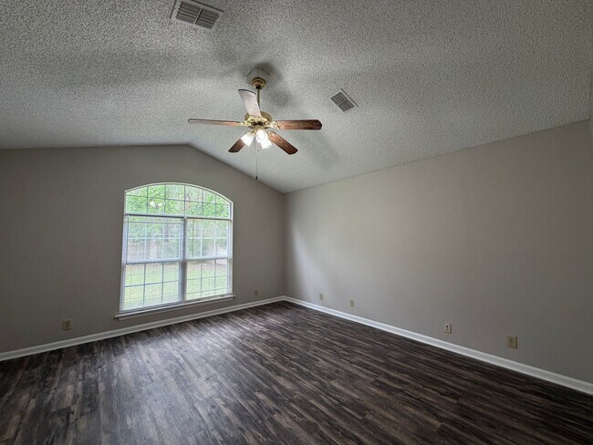 Building Photo - 401 Wild Grape Dr