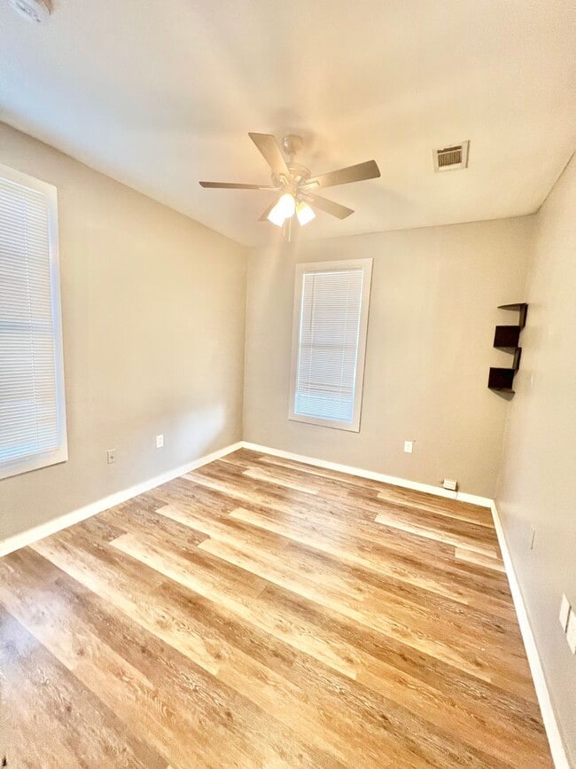 Building Photo - Single Family Home