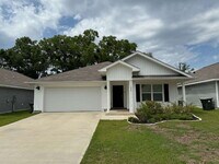 Building Photo - Spacious 4-Bedroom Rental in Quiet Pensaco...