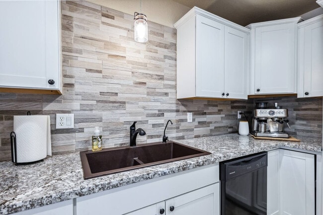 Building Photo - 2261 Sahara Dr