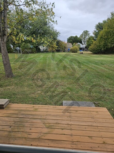 Deck and Backyard - 923 Harwood Rd