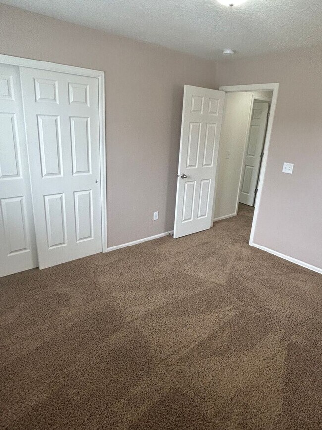 Building Photo - Beautiful 3 Bed 2.5 Bath - 2 Story Home in...