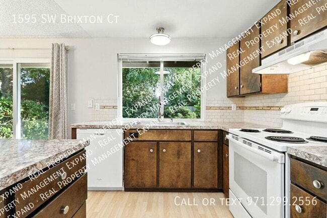 Building Photo - 1595 SW Brixton Ct