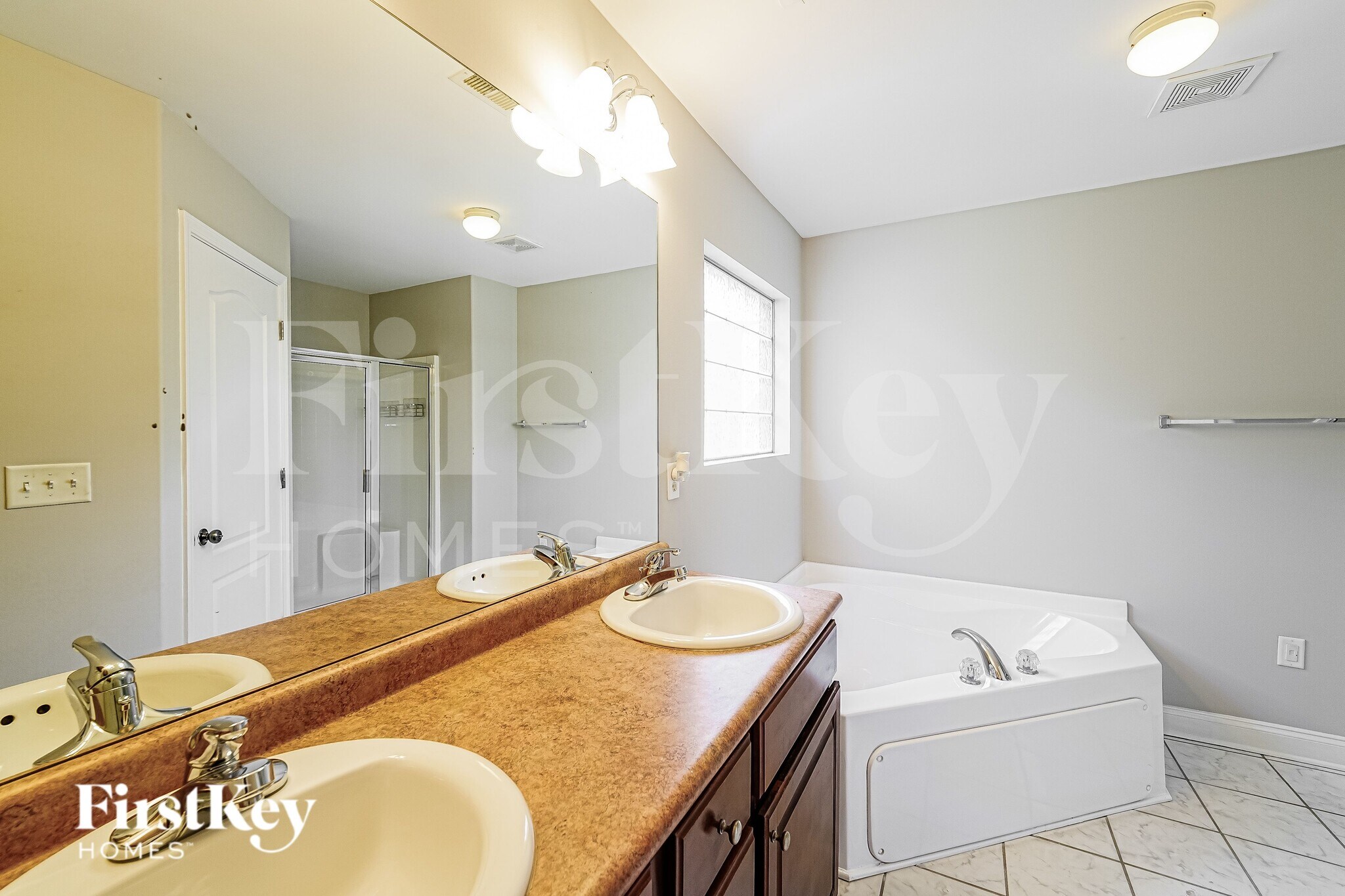 Building Photo - 417 Rockview Trail