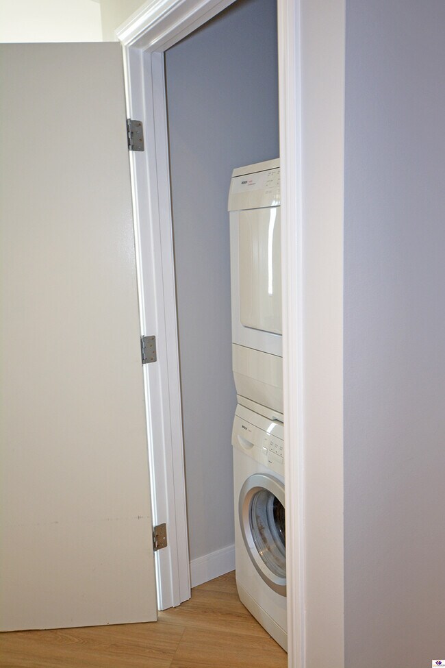 Building Photo - 1100 Wilshire Blvd