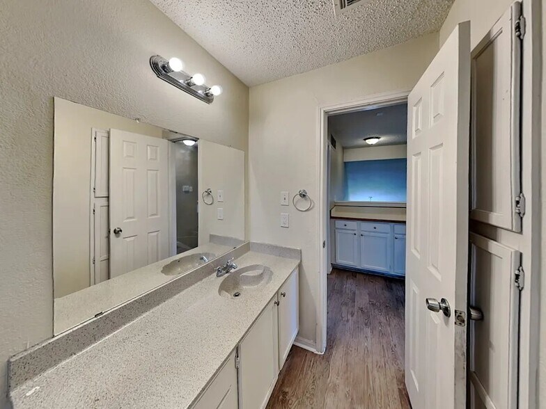 Building Photo - 4105 Devon Ct