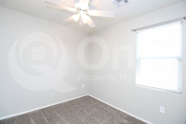 Building Photo - 4644 W Nutmeg Ave