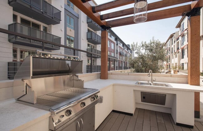 Building Photo - 1650 S Delaware St