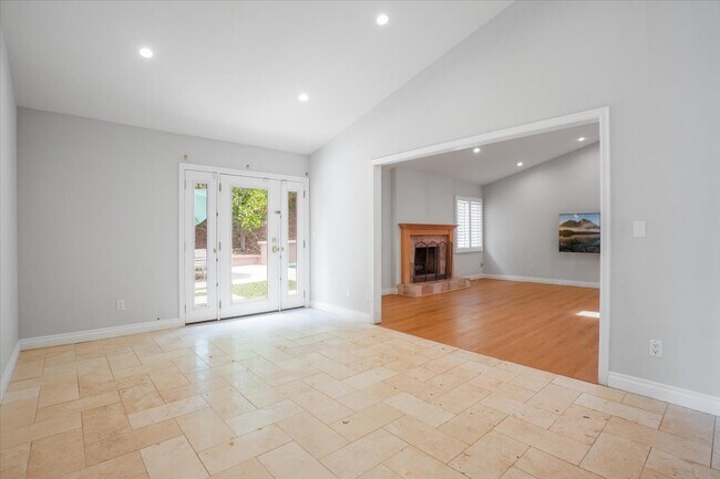 Building Photo - 7365 Pomelo Dr