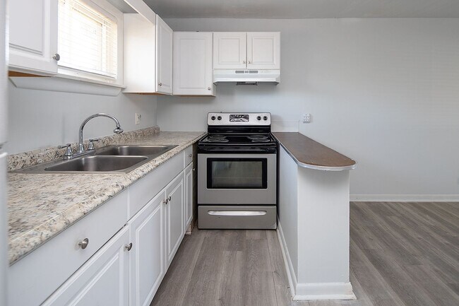 Interior Photo - Alice Avenue