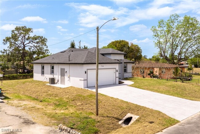Building Photo - 706 Coolidge Ave