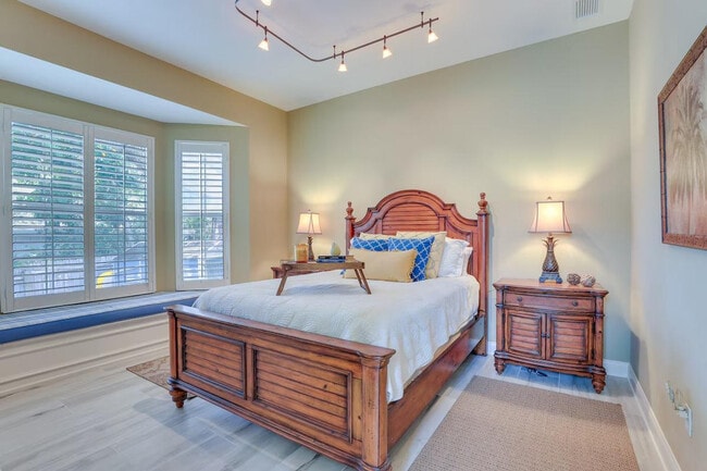 Building Photo - 1730 Caribbean Dr