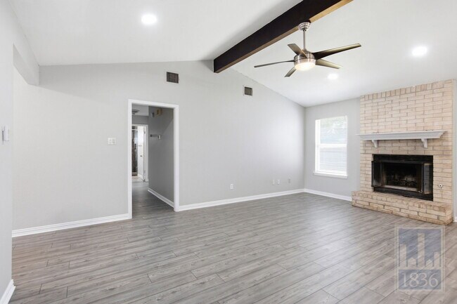 Building Photo - 401 Oakridge Pass