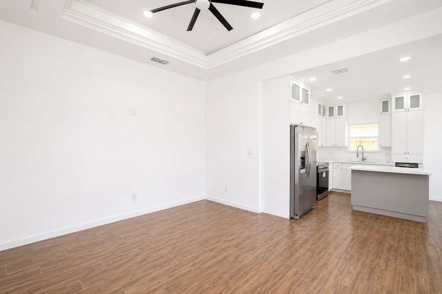 Building Photo - 10825 N Sugar Bear Dr