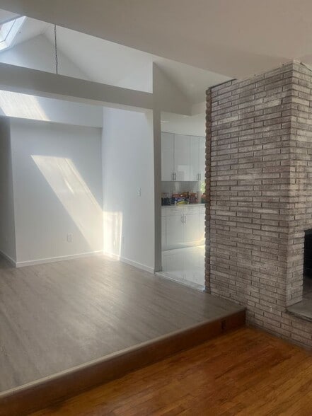 Building Photo - 90 Quaker Path