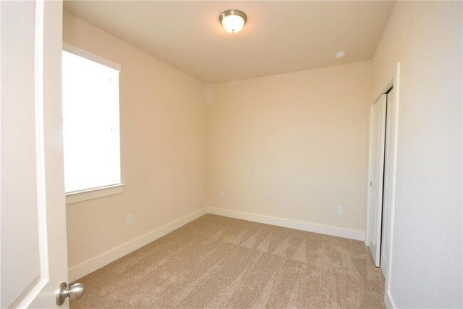 Building Photo - 2222 Creekside Ln