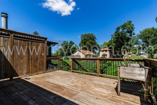 Building Photo - Stunning 3 Bedroom / 2.5 Bathroom | S. 48t...