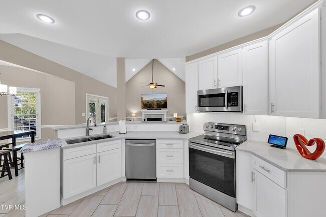 Building Photo - 109 Emerald Chase Cir