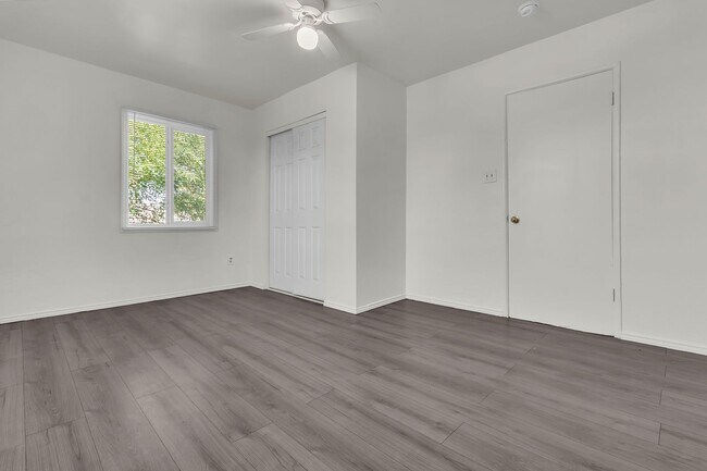 Building Photo - 1166 E 43rd Pl