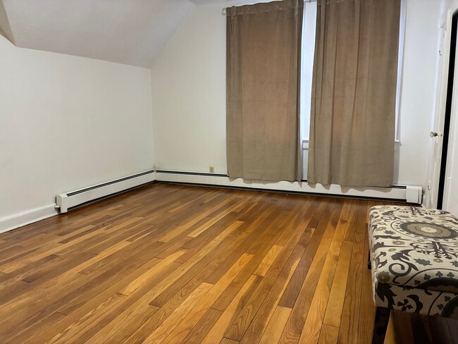 Building Photo - 102 Salem Turnpike