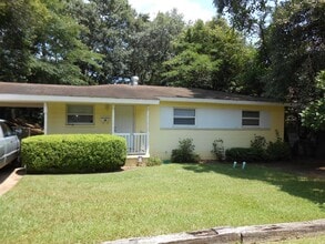 Building Photo - 1606 Airport Dr