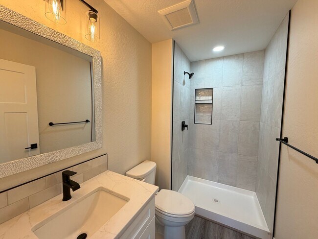 Building Photo - Brand New Hayden Townhome