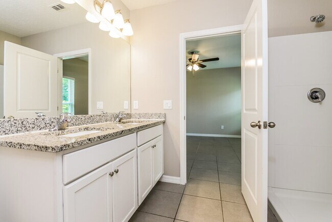 Building Photo - 126 Briarcliff Dr