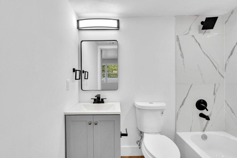 Building Photo - 803 SW 15th Ave