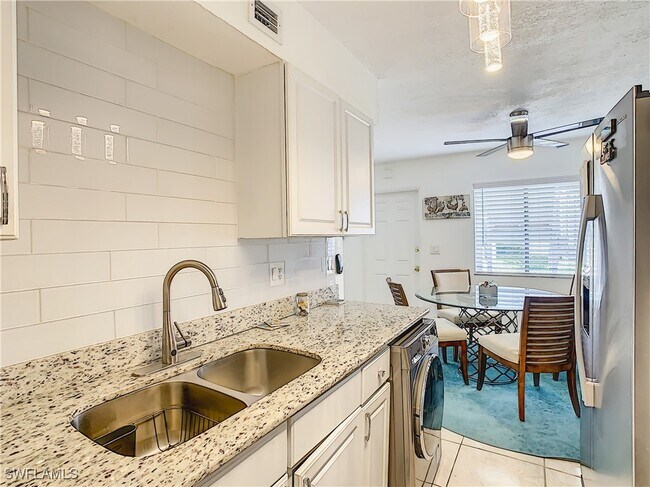 Building Photo - 4625 Bayshore Dr