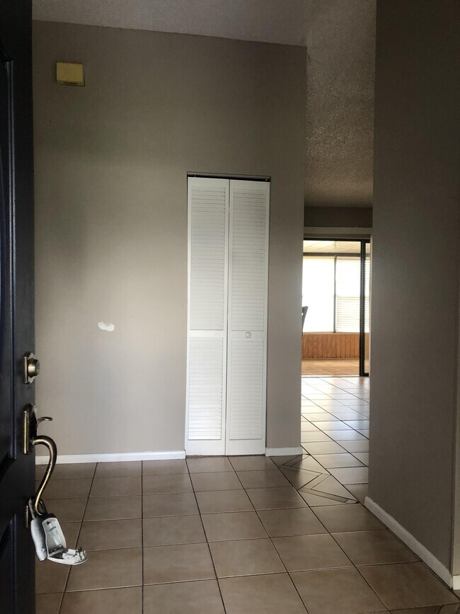 Building Photo - 456 Boxwood Ct