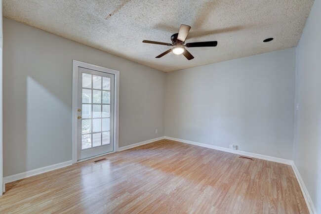 Building Photo - Move-In Ready 4-Bedroom Gem Minutes from D...