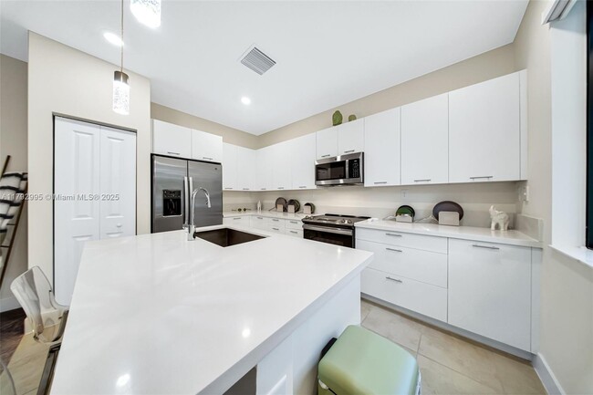 Building Photo - 4707 NW 83rd Ct