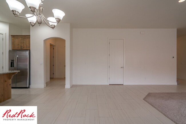 Building Photo - Pet Friendly 4 Bedroom Little Valley Home ...