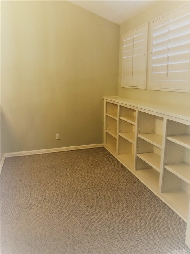 Building Photo - 4735 Club View Dr