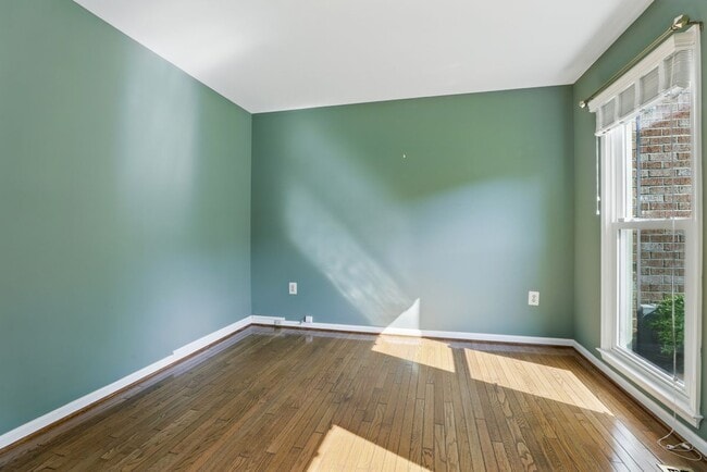 Building Photo - 14720 Peachwood Dr