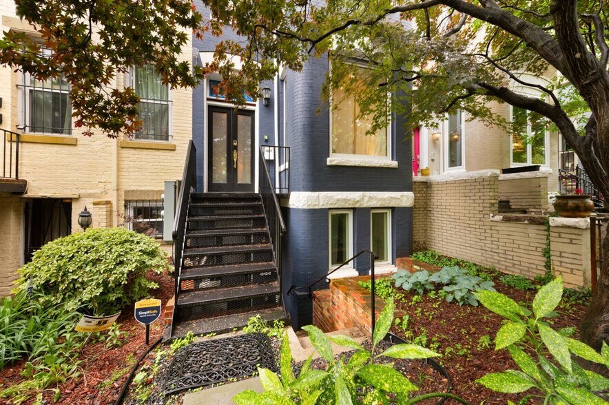 Primary Photo - 3459 Holmead Pl NW