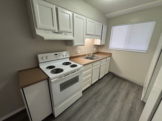 Building Photo - Cozy 1-Bedroom Apartment Near Manitou Springs with Easy Westside Access