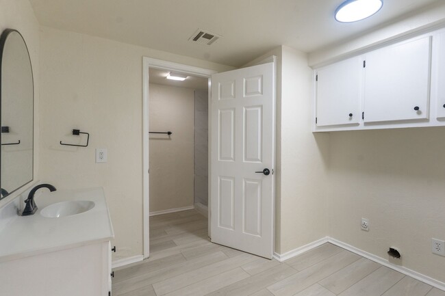 Building Photo - Moore Rent to Own Home!