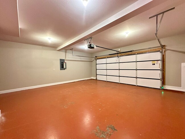 Building Photo - 1093 Henry Pl Blvd