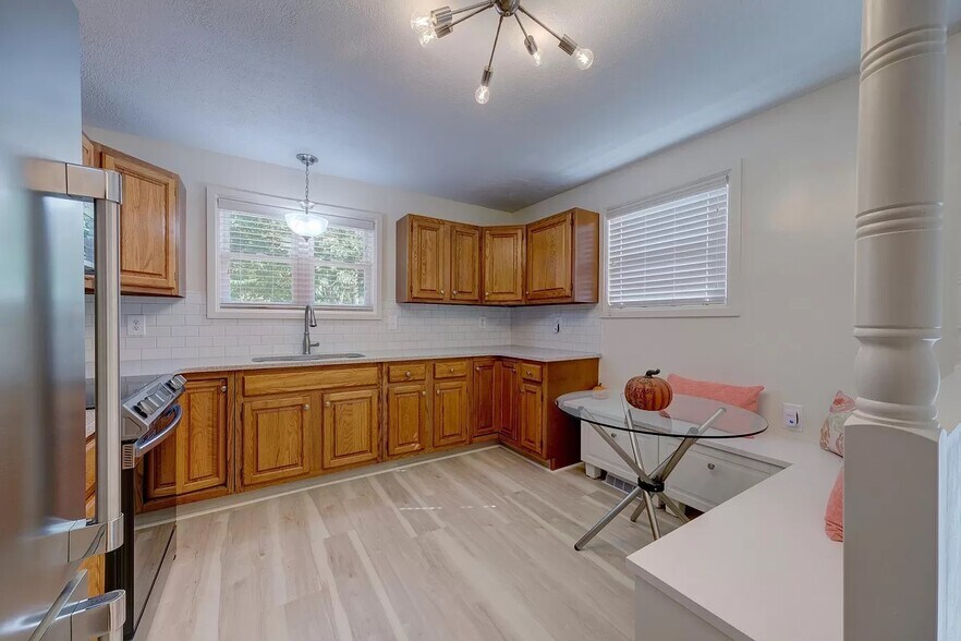 Building Photo - 270 Narrow St