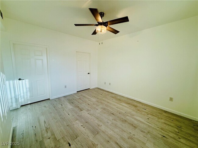 Building Photo - 1050 E Cactus Ave