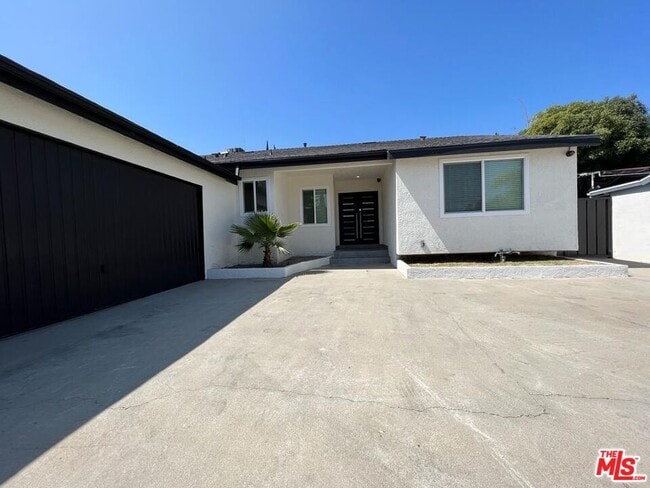 Building Photo - 11243 Lull St