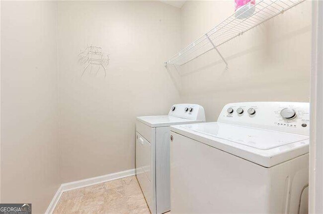 Building Photo - 17 Village Glen