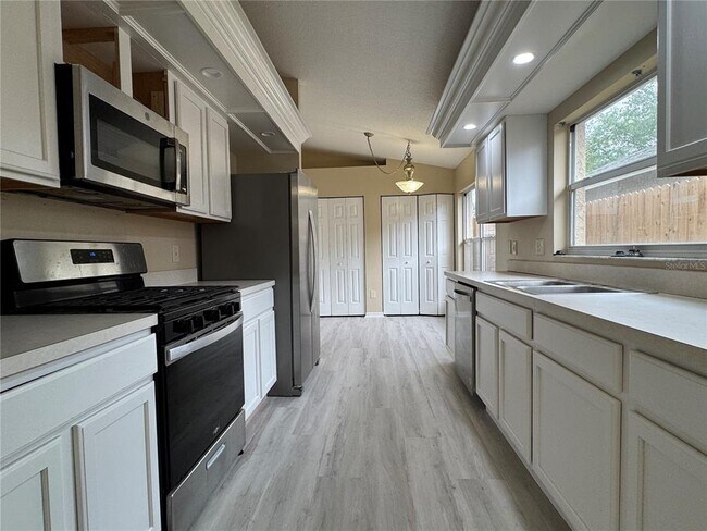 Building Photo - 27618 Sky Lake Cir