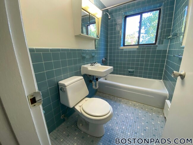 Building Photo - 15 Chester St