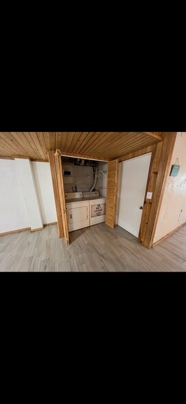 Building Photo - 2076 S Halifax Dr