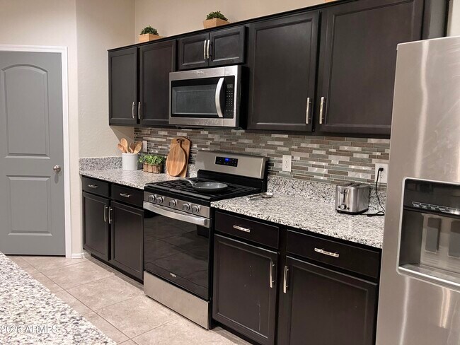 Building Photo - 30998 W Earll Dr