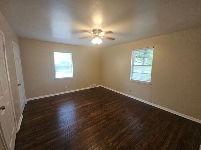 Building Photo - Cozy 2 bedroom 1 bathroom house with 1 car garage in North Richland Hills